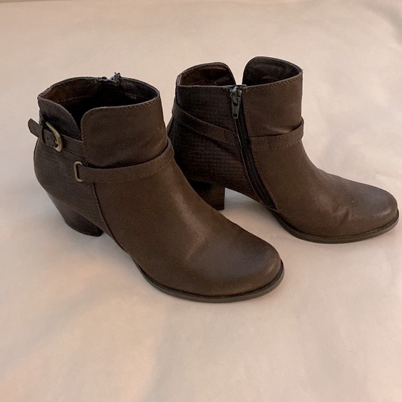 BareTraps Shoes - Baretraps RYLEN Brown Side Zipper Ankle Boot, Size 8.5M